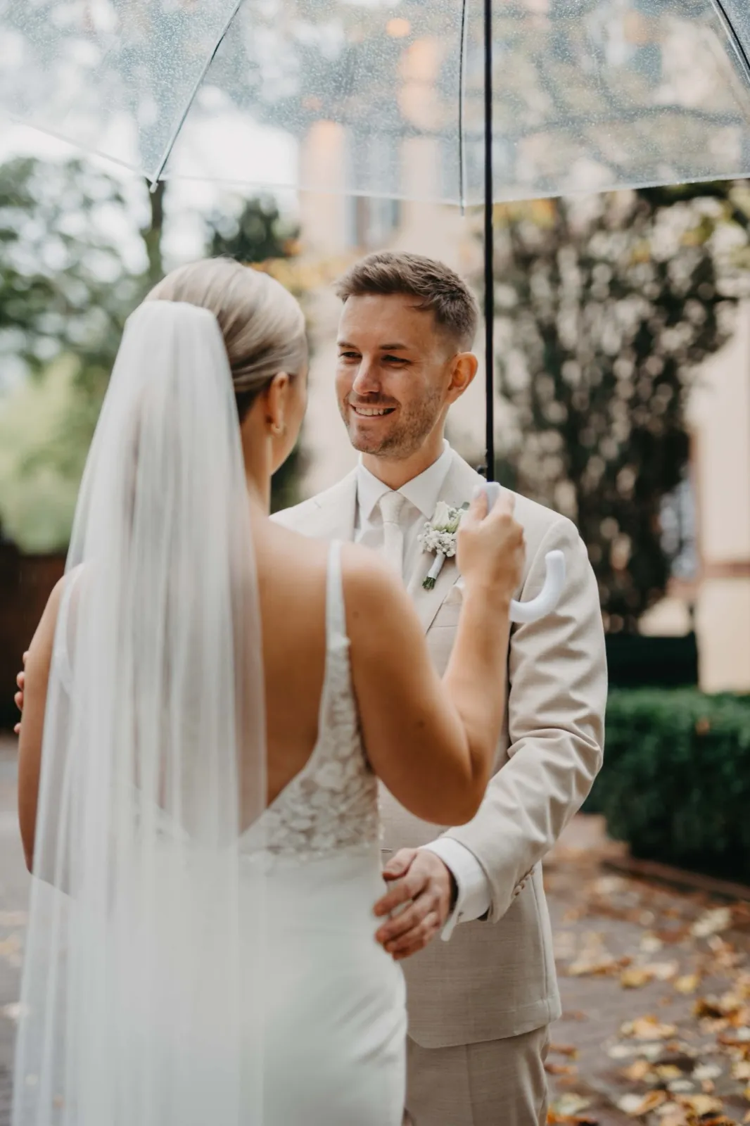 Elopement - Brautpaar in dramatischer Landschaft